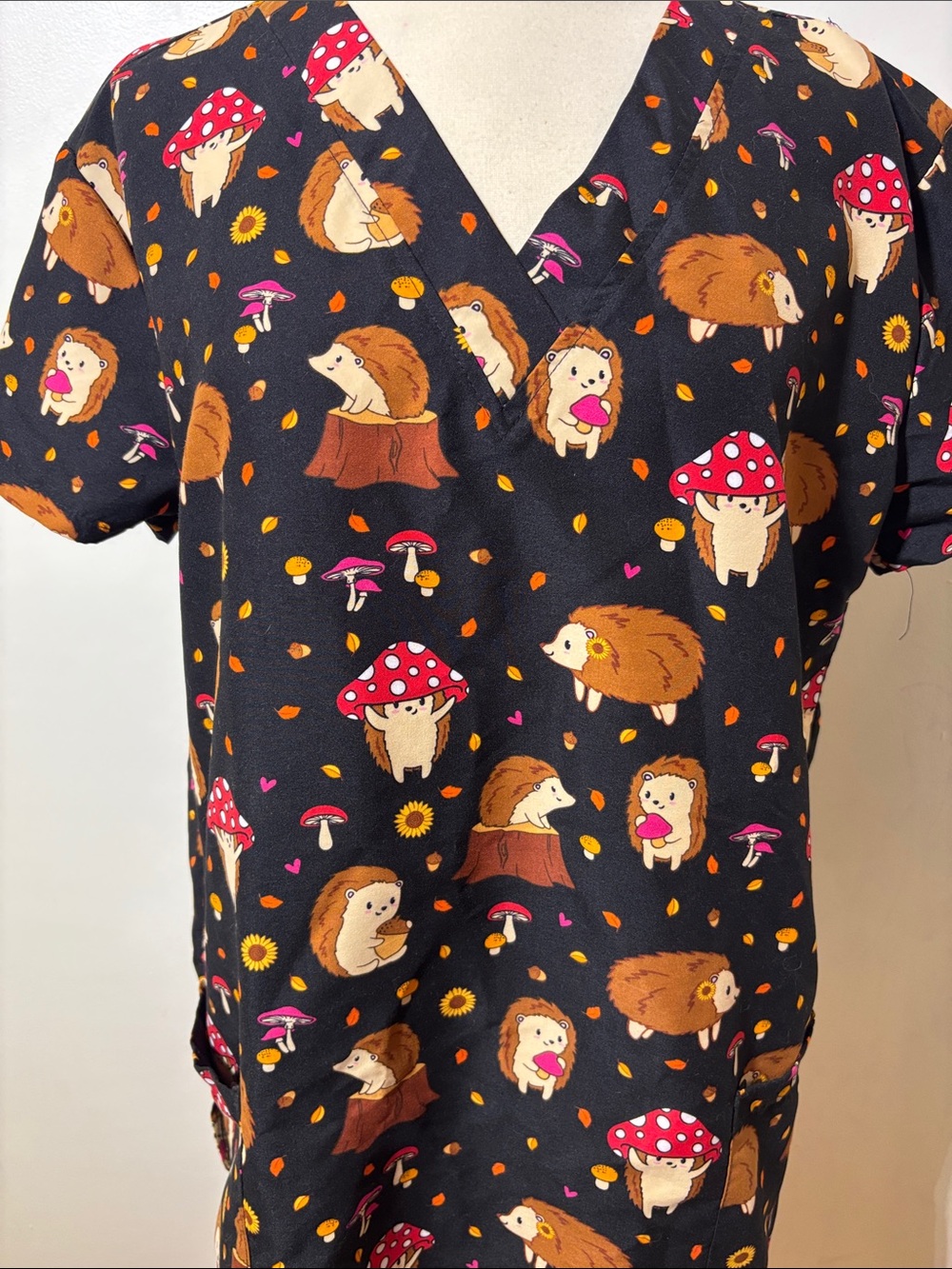 Sienna Love Scrub Top Hedgehog‎ & Mushroom Print